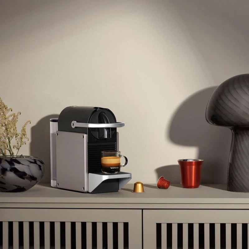 Cafetera Pixie Titan + Espumador Aeroccino Nespresso